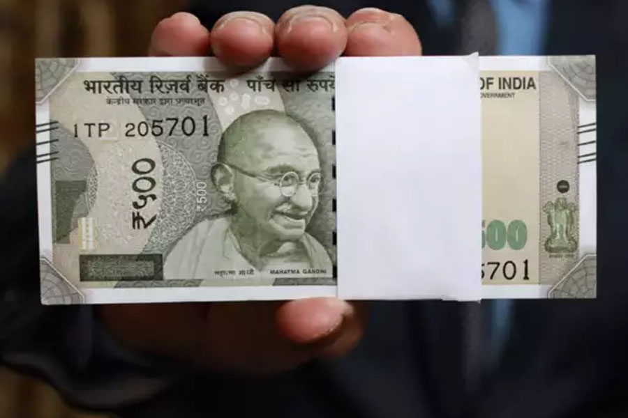 up men printed fake currency