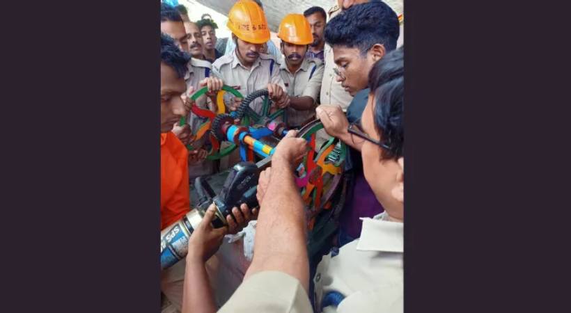 kerala fire rescue team rescued student